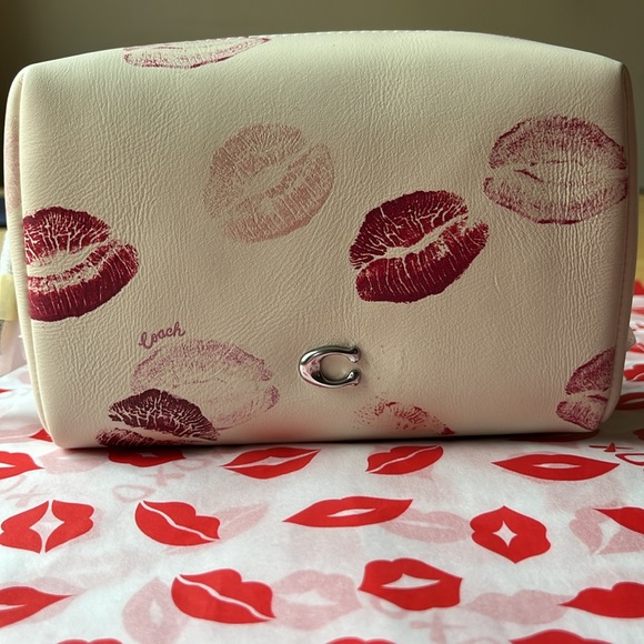 💋❤️💋 COACH COSMETIC POUCH WITH LIP PRINT 💋❤️💋 NWT 💋❤️💋 - Picture 2 of 16